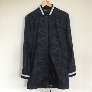 Long Lightweight Navy Blue Camo Windbreaker Jacket XS